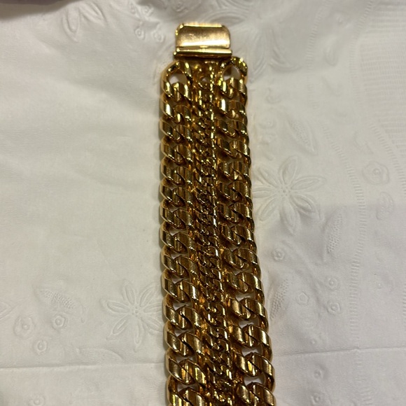 GUY LAROCHE LADIES GOLD TONE WIDE CHAIN BRACELET-VINTAGE - Picture 5 of 9